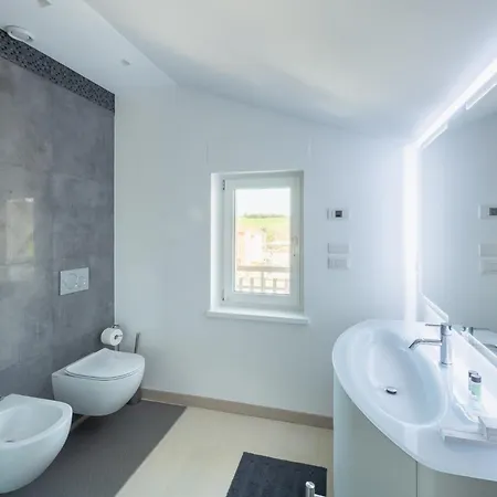 Luxury House Monti Azzurri Macchie